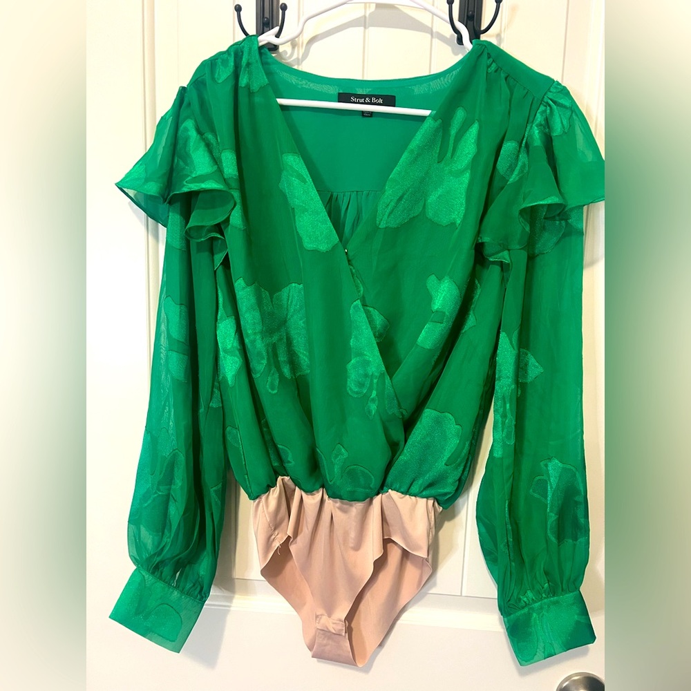 Vici Emerald Green Ruffle Sleeve Surplice Bodysuit
